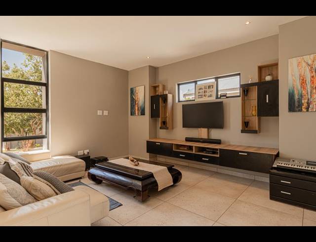 4 BEDROOM HOUSE FOR SALE IN COPPERLEAF ESTATE